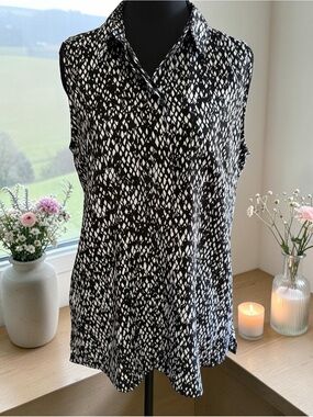Ann Taylor Sleeveless Blouse Small Black White Abstract Print Career Top